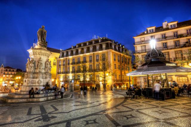 El barrio de Chiado 2 piazza camoes chiado lisbona