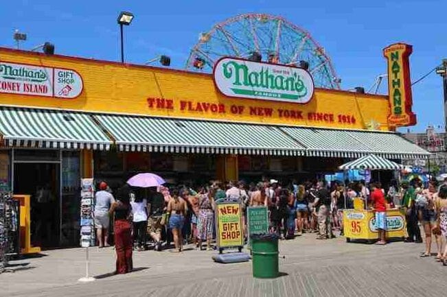 5 Cent Hot Dog en Nathan's en Nueva York