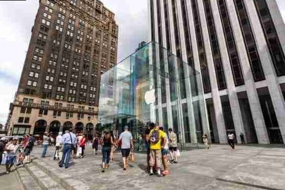 La Apple Store de la Quinta Avenida de Nueva York reabrió el 20 de septiembre.